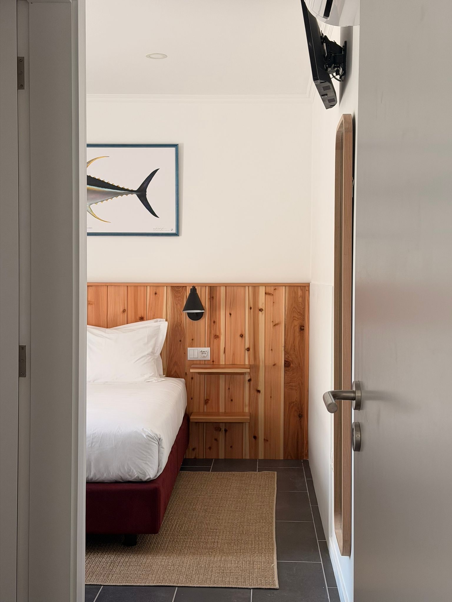 Quarto Q5 Deluxe com varanda frontal, secretária e cama king